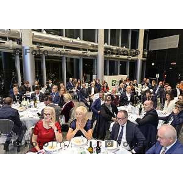 Milano Palazzo Lombardia in Regione cena SOS con imprenditori e politici Tibaldi, Rusconi Paolo Franco Locati, Nisoli, Rachele Nadia 