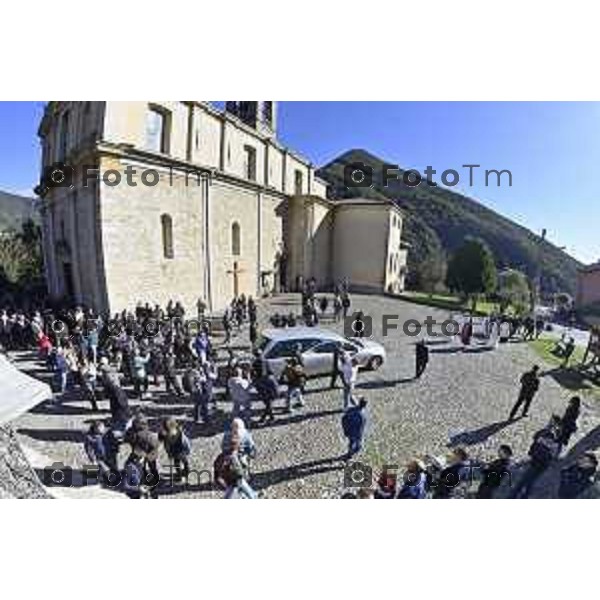 Tiziano Manzoni/LaPresse 24-10- 2025 Italia Cronaca Bergamo Strozza Bg Valle Imagna funerale della giovane Pamela Genini morta per femminicidio