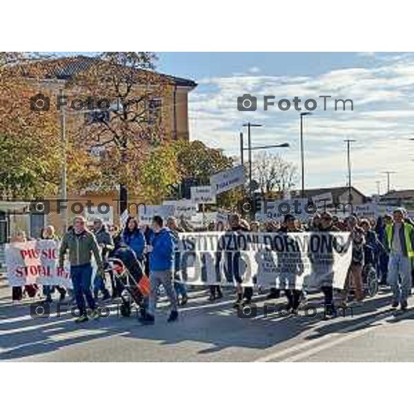 Tiziano Manzoni/LaPresse 25-10- 2025 Italia Cronaca Bergamo Comitato Noi Bergamo Insieme. ergamo Riunione dei comitati e gruppi promotori in vista della “Manifestazione Pacifica e Apartitica” contro degrado urbano e la sicurezza della città di Bergamo.