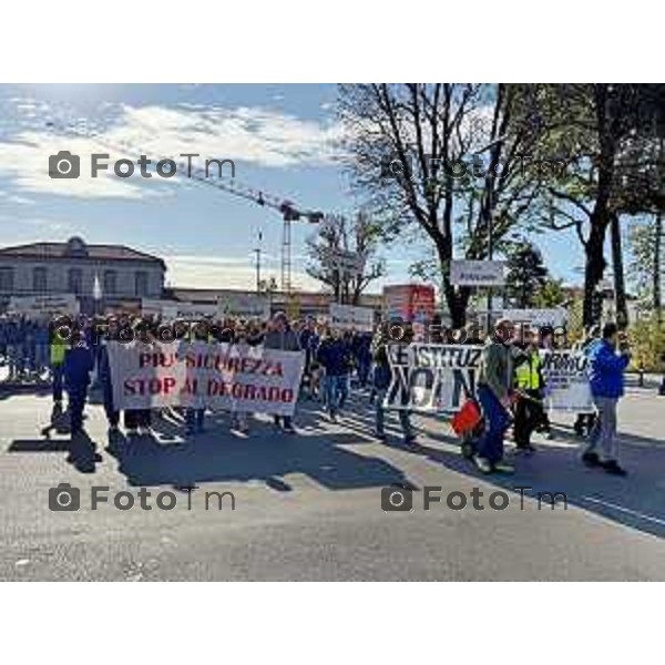 Tiziano Manzoni/LaPresse 25-10- 2025 Italia Cronaca Bergamo Comitato Noi Bergamo Insieme. ergamo Riunione dei comitati e gruppi promotori in vista della “Manifestazione Pacifica e Apartitica” contro degrado urbano e la sicurezza della città di Bergamo.