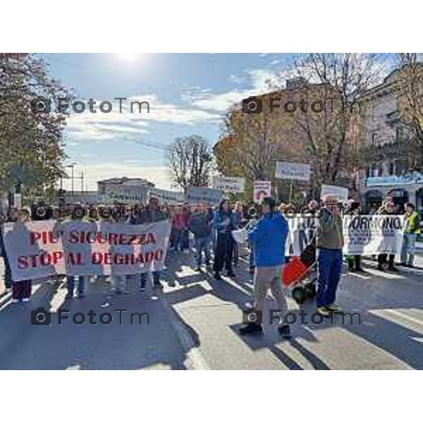Tiziano Manzoni/LaPresse 25-10- 2025 Italia Cronaca Bergamo Comitato Noi Bergamo Insieme. ergamo Riunione dei comitati e gruppi promotori in vista della “Manifestazione Pacifica e Apartitica” contro degrado urbano e la sicurezza della città di Bergamo.