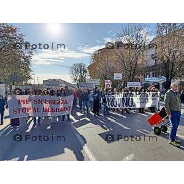 Tiziano Manzoni/LaPresse 25-10- 2025 Italia Cronaca Bergamo Comitato Noi Bergamo Insieme. ergamo Riunione dei comitati e gruppi promotori in vista della “Manifestazione Pacifica e Apartitica” contro degrado urbano e la sicurezza della città di Bergamo.