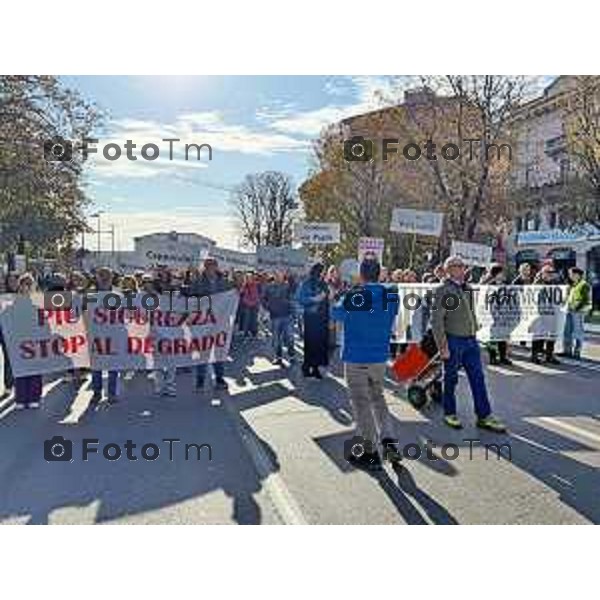 Tiziano Manzoni/LaPresse 25-10- 2025 Italia Cronaca Bergamo Comitato Noi Bergamo Insieme. ergamo Riunione dei comitati e gruppi promotori in vista della “Manifestazione Pacifica e Apartitica” contro degrado urbano e la sicurezza della città di Bergamo.