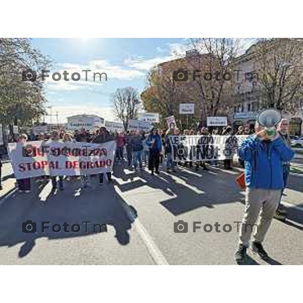 Tiziano Manzoni/LaPresse 25-10- 2025 Italia Cronaca Bergamo Comitato Noi Bergamo Insieme. ergamo Riunione dei comitati e gruppi promotori in vista della “Manifestazione Pacifica e Apartitica” contro degrado urbano e la sicurezza della città di Bergamo.