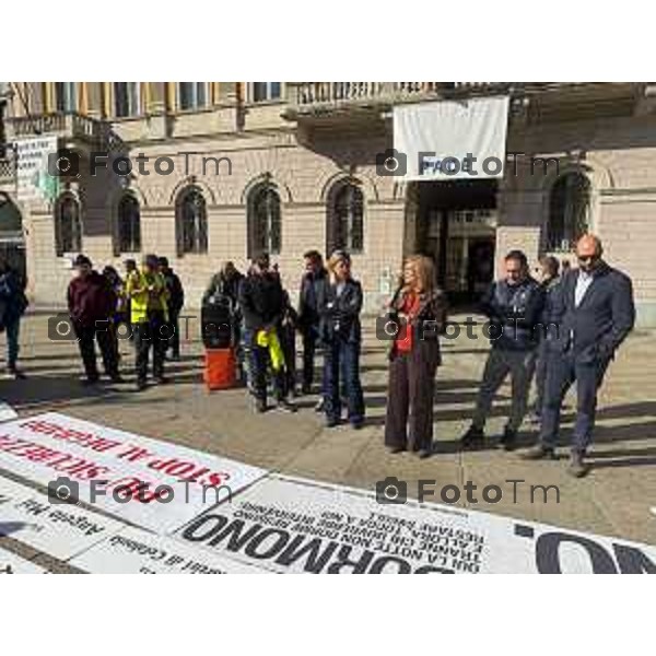 Tiziano Manzoni/LaPresse 25-10- 2025 Italia Cronaca Bergamo Comitato Noi Bergamo Insieme. ergamo Riunione dei comitati e gruppi promotori in vista della “Manifestazione Pacifica e Apartitica” contro degrado urbano e la sicurezza della città di Bergamo.