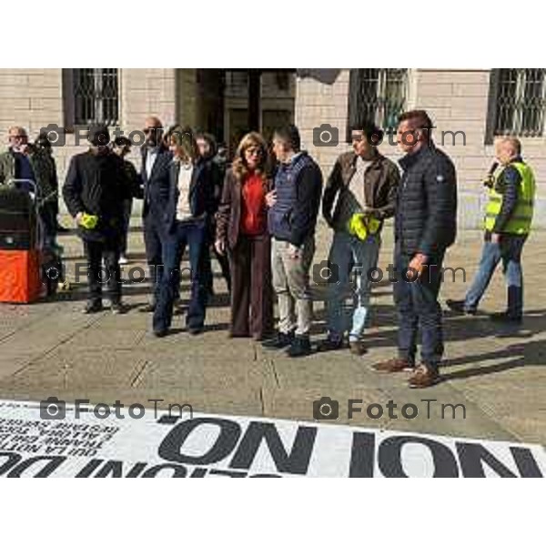 Tiziano Manzoni/LaPresse 25-10- 2025 Italia Cronaca Bergamo Comitato Noi Bergamo Insieme. ergamo Riunione dei comitati e gruppi promotori in vista della “Manifestazione Pacifica e Apartitica” contro degrado urbano e la sicurezza della città di Bergamo.