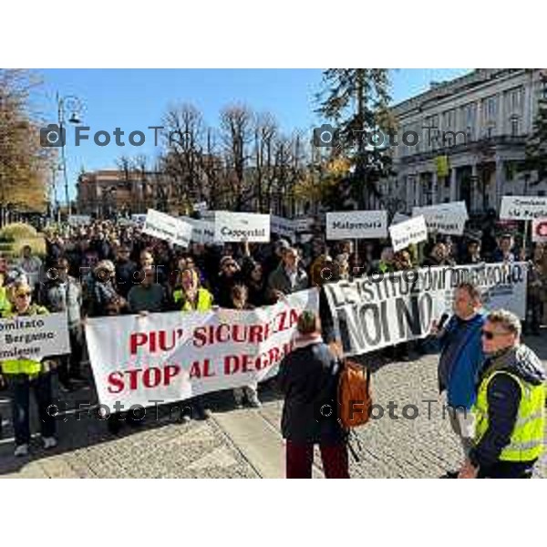 Tiziano Manzoni/LaPresse 25-10- 2025 Italia Cronaca Bergamo Comitato Noi Bergamo Insieme. ergamo Riunione dei comitati e gruppi promotori in vista della “Manifestazione Pacifica e Apartitica” contro degrado urbano e la sicurezza della città di Bergamo.