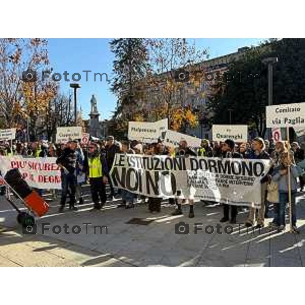 Tiziano Manzoni/LaPresse 25-10- 2025 Italia Cronaca Bergamo Comitato Noi Bergamo Insieme. ergamo Riunione dei comitati e gruppi promotori in vista della “Manifestazione Pacifica e Apartitica” contro degrado urbano e la sicurezza della città di Bergamo.