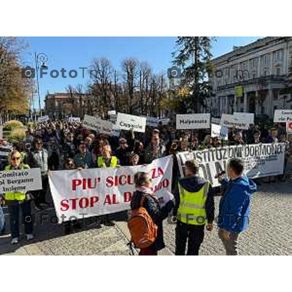 Tiziano Manzoni/LaPresse 25-10- 2025 Italia Cronaca Bergamo Comitato Noi Bergamo Insieme. ergamo Riunione dei comitati e gruppi promotori in vista della “Manifestazione Pacifica e Apartitica” contro degrado urbano e la sicurezza della città di Bergamo.
