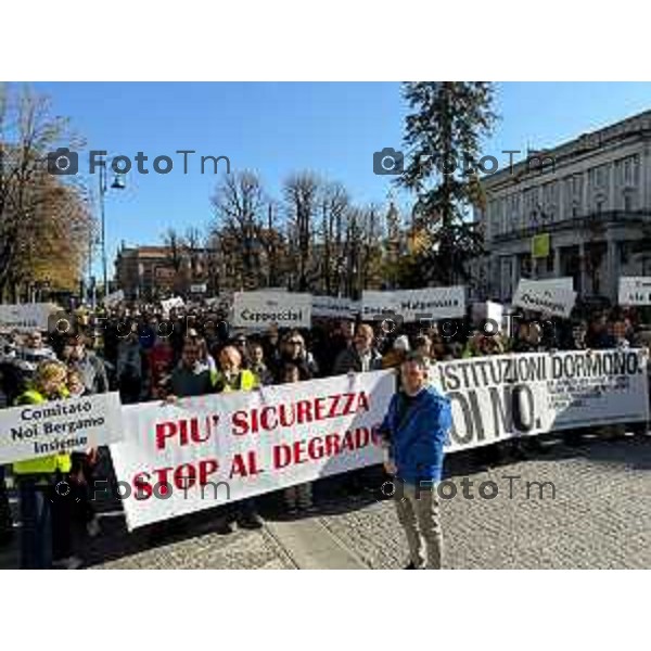 Tiziano Manzoni/LaPresse 25-10- 2025 Italia Cronaca Bergamo Comitato Noi Bergamo Insieme. ergamo Riunione dei comitati e gruppi promotori in vista della “Manifestazione Pacifica e Apartitica” contro degrado urbano e la sicurezza della città di Bergamo.