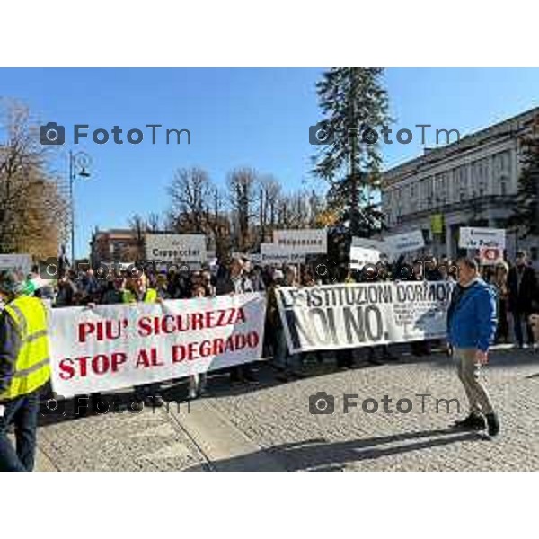 Tiziano Manzoni/LaPresse 25-10- 2025 Italia Cronaca Bergamo Comitato Noi Bergamo Insieme. ergamo Riunione dei comitati e gruppi promotori in vista della “Manifestazione Pacifica e Apartitica” contro degrado urbano e la sicurezza della città di Bergamo.