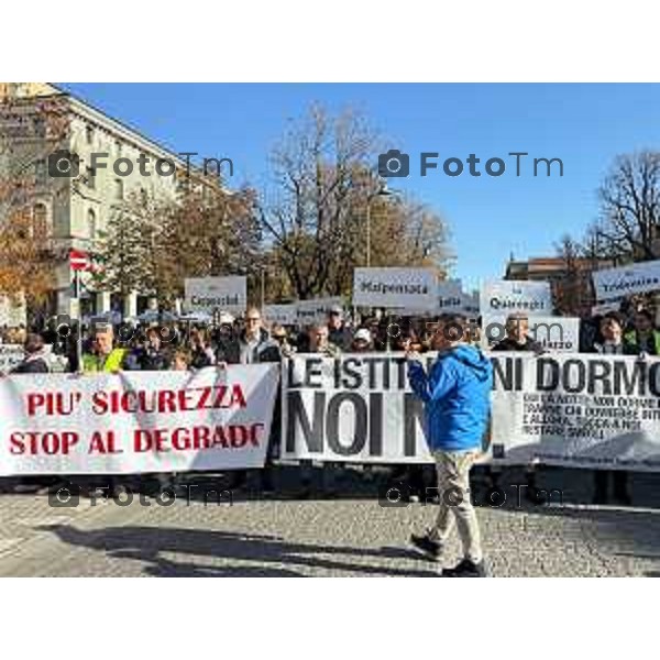 Tiziano Manzoni/LaPresse 25-10- 2025 Italia Cronaca Bergamo Comitato Noi Bergamo Insieme. ergamo Riunione dei comitati e gruppi promotori in vista della “Manifestazione Pacifica e Apartitica” contro degrado urbano e la sicurezza della città di Bergamo.