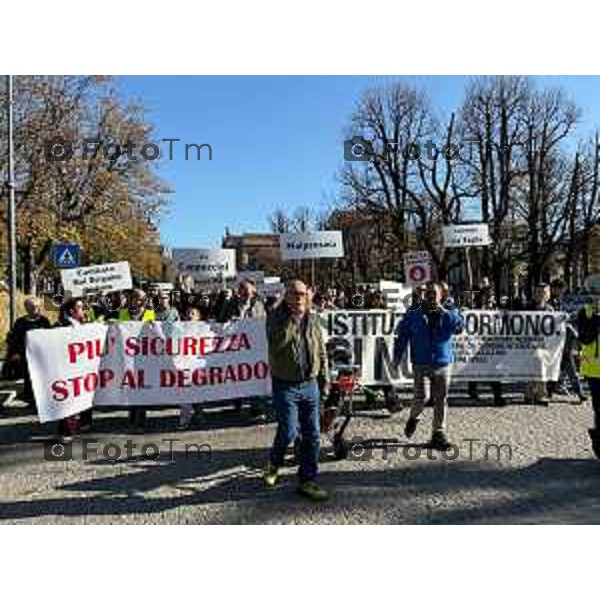Tiziano Manzoni/LaPresse 25-10- 2025 Italia Cronaca Bergamo Comitato Noi Bergamo Insieme. ergamo Riunione dei comitati e gruppi promotori in vista della “Manifestazione Pacifica e Apartitica” contro degrado urbano e la sicurezza della città di Bergamo.