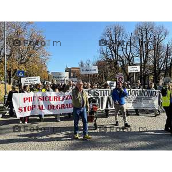 Tiziano Manzoni/LaPresse 25-10- 2025 Italia Cronaca Bergamo Comitato Noi Bergamo Insieme. ergamo Riunione dei comitati e gruppi promotori in vista della “Manifestazione Pacifica e Apartitica” contro degrado urbano e la sicurezza della città di Bergamo.