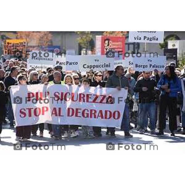 Tiziano Manzoni/LaPresse 25-10- 2025 Italia Cronaca Bergamo Comitato Noi Bergamo Insieme. ergamo Riunione dei comitati e gruppi promotori in vista della “Manifestazione Pacifica e Apartitica” contro degrado urbano e la sicurezza della città di Bergamo.