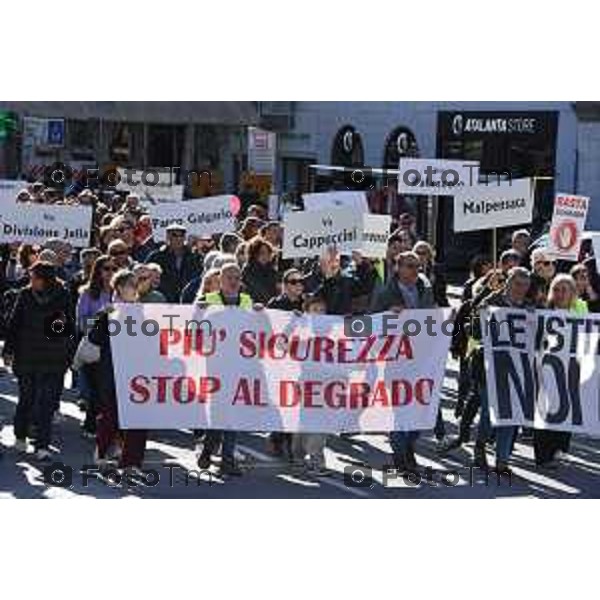 Tiziano Manzoni/LaPresse 25-10- 2025 Italia Cronaca Bergamo Comitato Noi Bergamo Insieme. ergamo Riunione dei comitati e gruppi promotori in vista della “Manifestazione Pacifica e Apartitica” contro degrado urbano e la sicurezza della città di Bergamo.