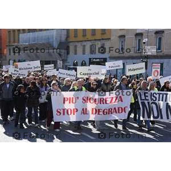 Tiziano Manzoni/LaPresse 25-10- 2025 Italia Cronaca Bergamo Comitato Noi Bergamo Insieme. ergamo Riunione dei comitati e gruppi promotori in vista della “Manifestazione Pacifica e Apartitica” contro degrado urbano e la sicurezza della città di Bergamo.