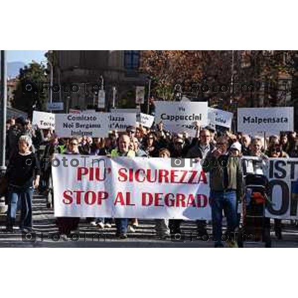 Tiziano Manzoni/LaPresse 25-10- 2025 Italia Cronaca Bergamo Comitato Noi Bergamo Insieme. ergamo Riunione dei comitati e gruppi promotori in vista della “Manifestazione Pacifica e Apartitica” contro degrado urbano e la sicurezza della città di Bergamo.