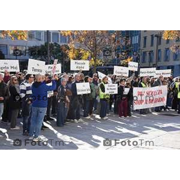 Tiziano Manzoni/LaPresse 25-10- 2025 Italia Cronaca Bergamo Comitato Noi Bergamo Insieme. ergamo Riunione dei comitati e gruppi promotori in vista della “Manifestazione Pacifica e Apartitica” contro degrado urbano e la sicurezza della città di Bergamo.