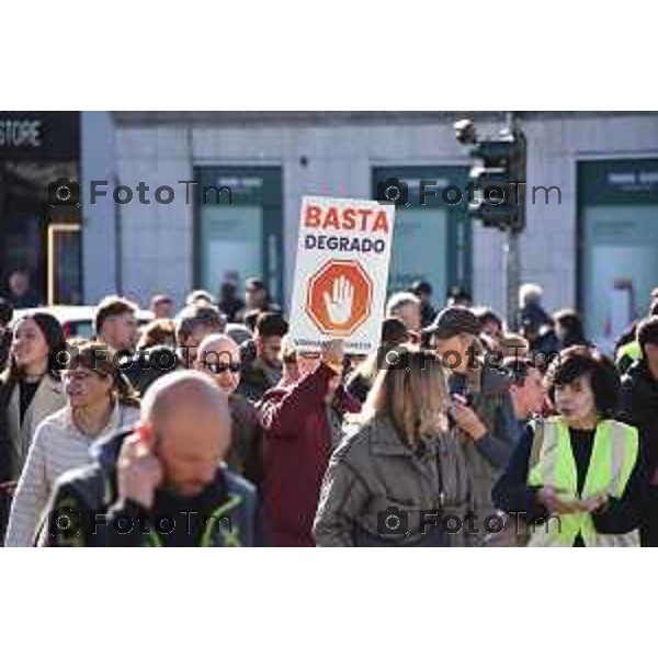 Tiziano Manzoni/LaPresse 25-10- 2025 Italia Cronaca Bergamo Comitato Noi Bergamo Insieme. ergamo Riunione dei comitati e gruppi promotori in vista della “Manifestazione Pacifica e Apartitica” contro degrado urbano e la sicurezza della città di Bergamo.