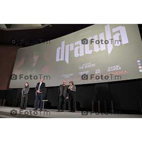 Tiziano Manzoni/LaPresse 27-10- 2025 Italia Cronaca Bergamo cinema Conca Verde Dracula - L\'amore perduto con il regista Luc Besson e Matilda De Angelis