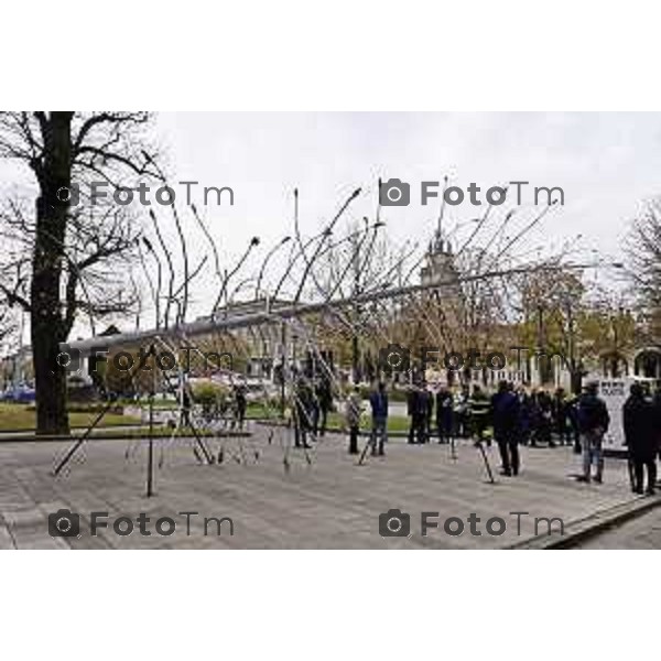 Tiziano Manzoni/LaPresse 29-10- 2025 Italia Cronaca Bergamo La più grande scultura del mondo in ricordo delle vittime di mafia