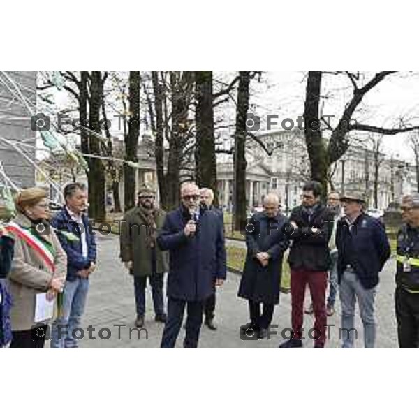 Tiziano Manzoni/LaPresse 29-10- 2025 Italia Cronaca Bergamo La più grande scultura del mondo in ricordo delle vittime di mafia Luca Rotondi, prefetto di Bergamo