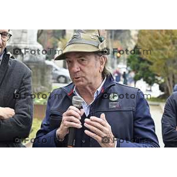 Tiziano Manzoni/LaPresse 29-10- 2025 Italia Cronaca Bergamo La più grande scultura del mondo in ricordo delle vittime di mafia Giorgio Sonzogni, presidente Sezione Alpini Bergamo