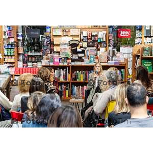 Bergamo presentazione libro ogni figlio è figlio unico Francesca Valle (04/11/2025)