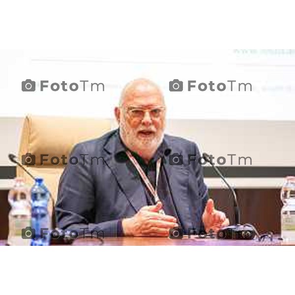 Andrei Eduard Huiala/LaPresse - For Manzoni 7-11-2025 Bergamo, Italia Cronaca Bergamo Apertura Festival Città Impresa Bergamo