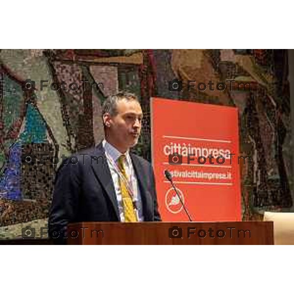 Andrei Eduard Huiala/LaPresse - For Manzoni 7-11-2025 Bergamo, Italia Cronaca Bergamo Apertura Festival Città Impresa Bergamo