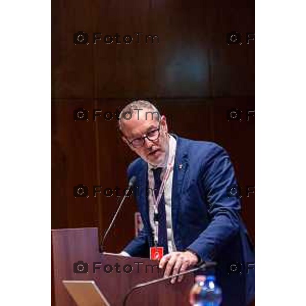 Andrei Eduard Huiala/LaPresse - For Manzoni 7-11-2025 Bergamo, Italia Cronaca Bergamo Festival Città Impresa Bergamo - Panel L\'Europa che Vorremmo con Paolo Gentiloni, Giorgio Gori, Dario di Vico moderatore, interviene in apertura Pasquale Gandolfi preisdente della Provincia di Bergamo e Presidente UPI