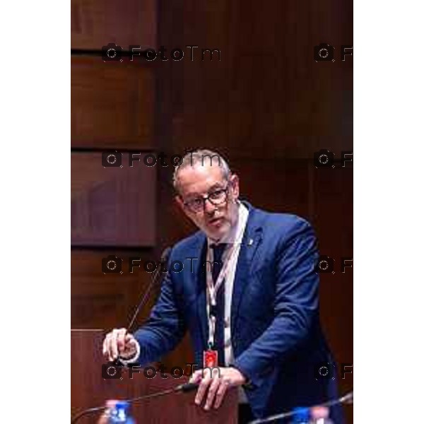 Andrei Eduard Huiala/LaPresse - For Manzoni 7-11-2025 Bergamo, Italia Cronaca Bergamo Festival Città Impresa Bergamo - Panel L\'Europa che Vorremmo con Paolo Gentiloni, Giorgio Gori, Dario di Vico moderatore, interviene in apertura Pasquale Gandolfi preisdente della Provincia di Bergamo e Presidente UPI