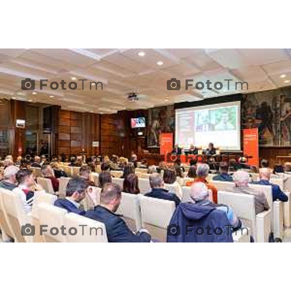 Andrei Eduard Huiala/LaPresse - For Manzoni 7-11-2025 Bergamo, Italia Cronaca Bergamo Festival Città Impresa Bergamo - Panel L\'Europa che Vorremmo con Paolo Gentiloni, Giorgio Gori, Dario di Vico moderatore, interviene in apertura Pasquale Gandolfi preisdente della Provincia di Bergamo e Presidente UPI