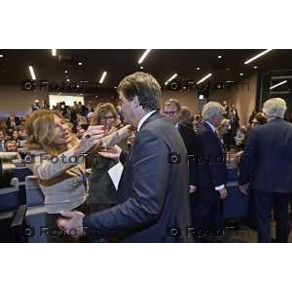 Tiziano Manzoni/LaPresse 8-11- 2025 Italia Cronaca Bergamo il Vicepresidente Esecutivo Commissione Europea, per la Coesione e le Riforme, Raffaele Fitto, Con Elena Marcegalia e Giovanna Ricuperati