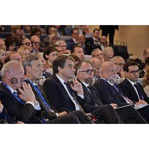 Tiziano Manzoni/LaPresse 8-11- 2025 Italia Cronaca Bergamo Antonio Gozzi, Presidente di Federacciai, aprendo i lavori dell’Assemblea Pubblica 2025 dell’Associazione, che si è svolta oggi a Bergamo alla presenza del Vicepresidente Esecutivo Commissione Europea, per la Coesione e le Riforme, Raffaele Fitto, il Vicepresidente Esecutivo Commissione Europea, per la Prosperità e la Strategia Industriale, Stéphane Séjourné, e il Presidente di Confindustria, Emanuele Orsini.
