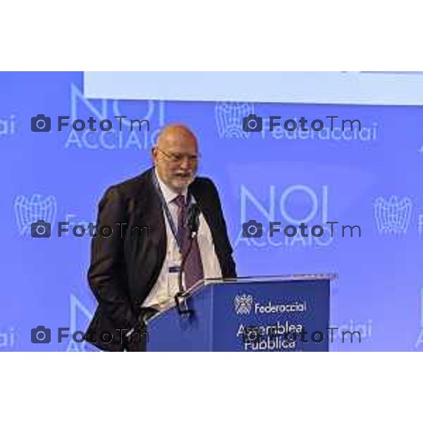 Tiziano Manzoni/LaPresse 8-11- 2025 Italia Cronaca Bergamo Antonio Gozzi, Presidente di Federacciai, aprendo i lavori dell’Assemblea Pubblica 2025 dell’Associazione, che si è svolta oggi a Bergamo alla presenza del Vicepresidente Esecutivo Commissione Europea, per la Coesione e le Riforme, Raffaele Fitto, il Vicepresidente Esecutivo Commissione Europea, per la Prosperità e la Strategia Industriale, Stéphane Séjourné, e il Presidente di Confindustria, Emanuele Orsini.