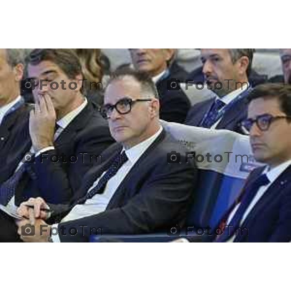 Tiziano Manzoni/LaPresse 8-11- 2025 Italia Cronaca Bergamo Antonio Gozzi, Presidente di Federacciai, aprendo i lavori dell’Assemblea Pubblica 2025 dell’Associazione, che si è svolta oggi a Bergamo alla presenza del Vicepresidente Esecutivo Commissione Europea, per la Coesione e le Riforme, Raffaele Fitto, il Vicepresidente Esecutivo Commissione Europea, per la Prosperità e la Strategia Industriale, Stéphane Séjourné, e il Presidente di Confindustria, Emanuele Orsini.