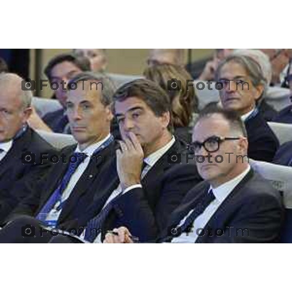 Tiziano Manzoni/LaPresse 8-11- 2025 Italia Cronaca Bergamo Antonio Gozzi, Presidente di Federacciai, aprendo i lavori dell’Assemblea Pubblica 2025 dell’Associazione, che si è svolta oggi a Bergamo alla presenza del Vicepresidente Esecutivo Commissione Europea, per la Coesione e le Riforme, Raffaele Fitto, il Vicepresidente Esecutivo Commissione Europea, per la Prosperità e la Strategia Industriale, Stéphane Séjourné, e il Presidente di Confindustria, Emanuele Orsini.