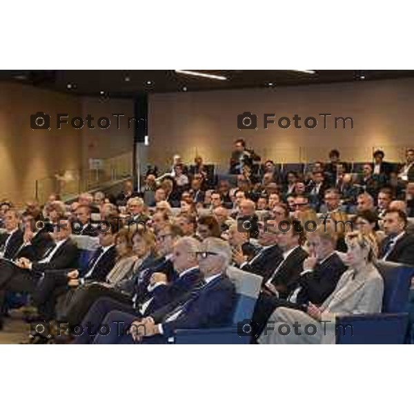 Tiziano Manzoni/LaPresse 8-11- 2025 Italia Cronaca Bergamo Antonio Gozzi, Presidente di Federacciai, aprendo i lavori dell’Assemblea Pubblica 2025 dell’Associazione, che si è svolta oggi a Bergamo alla presenza del Vicepresidente Esecutivo Commissione Europea, per la Coesione e le Riforme, Raffaele Fitto, il Vicepresidente Esecutivo Commissione Europea, per la Prosperità e la Strategia Industriale, Stéphane Séjourné, e il Presidente di Confindustria, Emanuele Orsini.