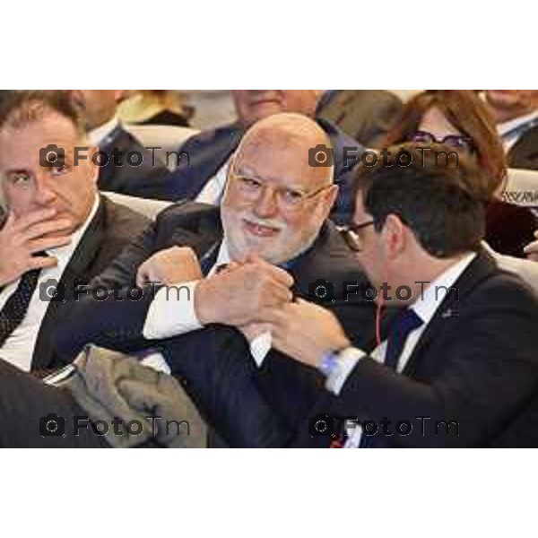 Tiziano Manzoni/LaPresse 8-11- 2025 Italia Cronaca Bergamo Antonio Gozzi, Presidente di Federacciai, aprendo i lavori dell’Assemblea Pubblica 2025 dell’Associazione, che si è svolta oggi a Bergamo alla presenza del Vicepresidente Esecutivo Commissione Europea, per la Coesione e le Riforme, Raffaele Fitto, il Vicepresidente Esecutivo Commissione Europea, per la Prosperità e la Strategia Industriale, Stéphane Séjourné, e il Presidente di Confindustria, Emanuele Orsini.