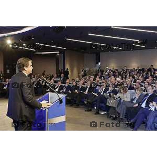Tiziano Manzoni/LaPresse 8-11- 2025 Italia Cronaca Bergamo Antonio Gozzi, Presidente di Federacciai, aprendo i lavori dell’Assemblea Pubblica 2025 dell’Associazione, che si è svolta oggi a Bergamo alla presenza del Vicepresidente Esecutivo Commissione Europea, per la Coesione e le Riforme, Raffaele Fitto, il Vicepresidente Esecutivo Commissione Europea, per la Prosperità e la Strategia Industriale, Stéphane Séjourné, e il Presidente di Confindustria, Emanuele Orsini.