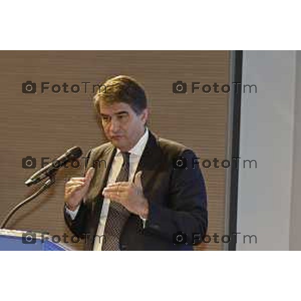 Tiziano Manzoni/LaPresse 8-11- 2025 Italia Cronaca Bergamo Antonio Gozzi, Presidente di Federacciai, aprendo i lavori dell’Assemblea Pubblica 2025 dell’Associazione, che si è svolta oggi a Bergamo alla presenza del Vicepresidente Esecutivo Commissione Europea, per la Coesione e le Riforme, Raffaele Fitto, il Vicepresidente Esecutivo Commissione Europea, per la Prosperità e la Strategia Industriale, Stéphane Séjourné, e il Presidente di Confindustria, Emanuele Orsini.