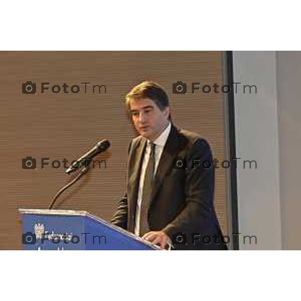 Tiziano Manzoni/LaPresse 8-11- 2025 Italia Cronaca Bergamo Antonio Gozzi, Presidente di Federacciai, aprendo i lavori dell’Assemblea Pubblica 2025 dell’Associazione, che si è svolta oggi a Bergamo alla presenza del Vicepresidente Esecutivo Commissione Europea, per la Coesione e le Riforme, Raffaele Fitto, il Vicepresidente Esecutivo Commissione Europea, per la Prosperità e la Strategia Industriale, Stéphane Séjourné, e il Presidente di Confindustria, Emanuele Orsini.