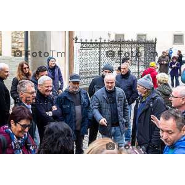 Andrei Eduard Huiala/LaPresse - For Manzoni 14-11-2025 Bergamo, Italia Cronaca Bergamo S.E. Vescovo di Bergamo Francesco Beschi accoglie senzatetto di Bergamo al Museo Bernareggi