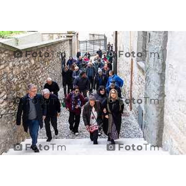 Andrei Eduard Huiala/LaPresse - For Manzoni 14-11-2025 Bergamo, Italia Cronaca Bergamo S.E. Vescovo di Bergamo Francesco Beschi accoglie senzatetto di Bergamo al Museo Bernareggi