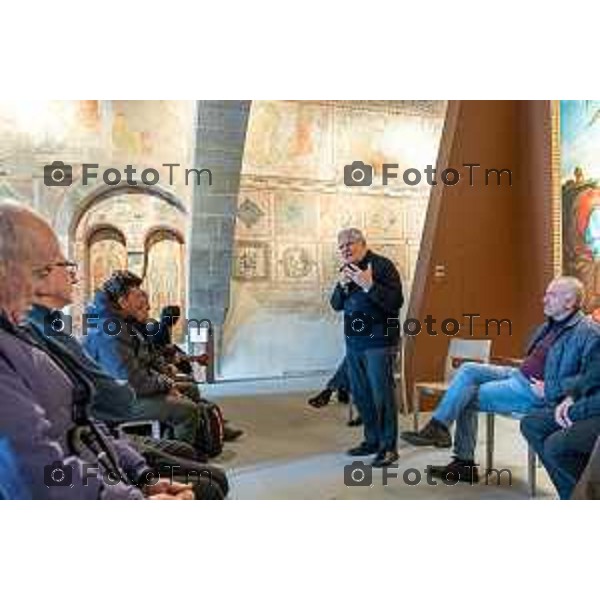 Andrei Eduard Huiala/LaPresse - For Manzoni 14-11-2025 Bergamo, Italia Cronaca Bergamo S.E. Vescovo di Bergamo Francesco Beschi accoglie senzatetto di Bergamo al Museo Bernareggi