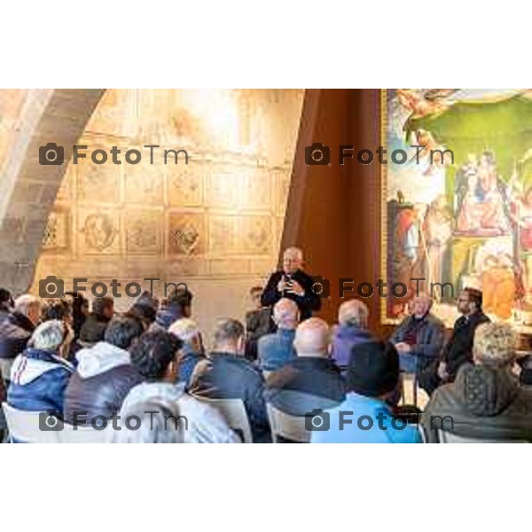 Andrei Eduard Huiala/LaPresse - For Manzoni 14-11-2025 Bergamo, Italia Cronaca Bergamo S.E. Vescovo di Bergamo Francesco Beschi accoglie senzatetto di Bergamo al Museo Bernareggi