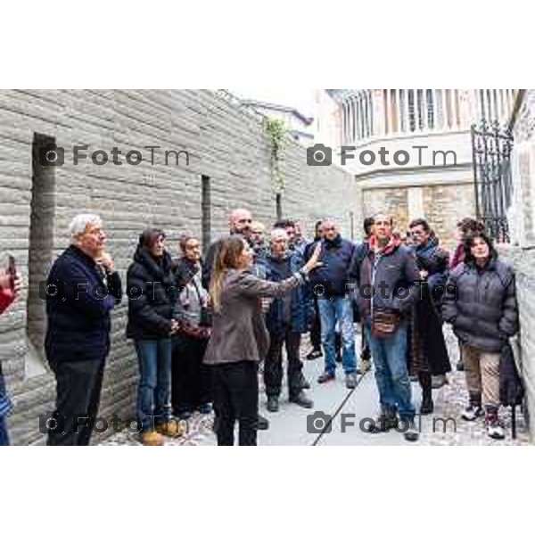 Andrei Eduard Huiala/LaPresse - For Manzoni 14-11-2025 Bergamo, Italia Cronaca Bergamo S.E. Vescovo di Bergamo Francesco Beschi accoglie senzatetto di Bergamo al Museo Bernareggi