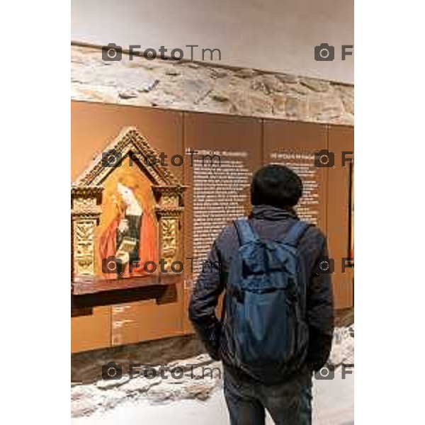 Andrei Eduard Huiala/LaPresse - For Manzoni 14-11-2025 Bergamo, Italia Cronaca Bergamo S.E. Vescovo di Bergamo Francesco Beschi accoglie senzatetto di Bergamo al Museo Bernareggi